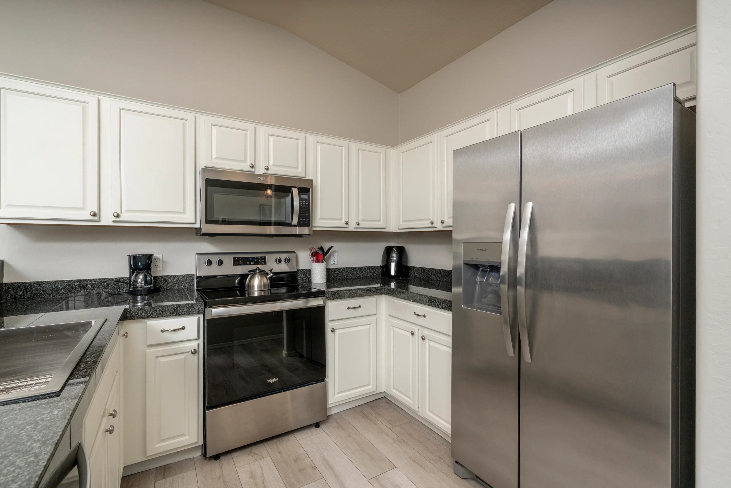Comfortable 2/2 Cave Creek Home — photo 8
